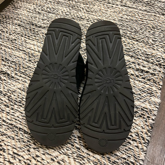 Black Classic Ugg Mini 2 - Picture 2 of 4